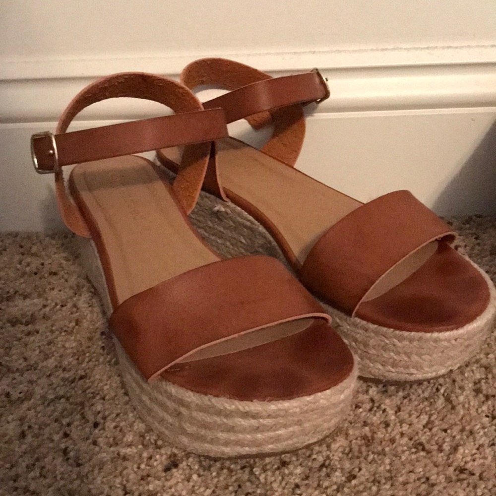 CITY CLASSIFIED Espadrille Tan Platform Sandals